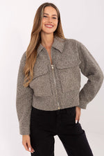 Oppdag vårt utvalg av stilfulle Beige Jakkeundernivå til dame i ulike størrelser og kvalitetsmaterialer – perfekte til jobb; fritid og alle dager. Rask levering og gode priser hos MS Stylehaven. se mer!