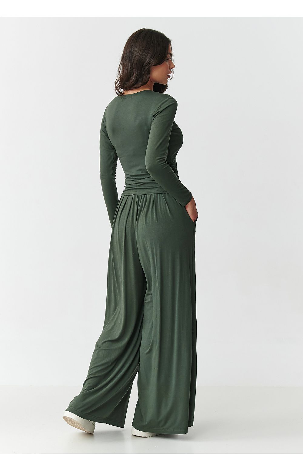 Oppdag vårt utvalg av stilfulle Brun Sett Makadamia til dame i ulike størrelser og kvalitetsmaterialer – perfekte til jobb, fritid og alle dager. Rask levering og gode priser hos MS Stylehaven. se mer!