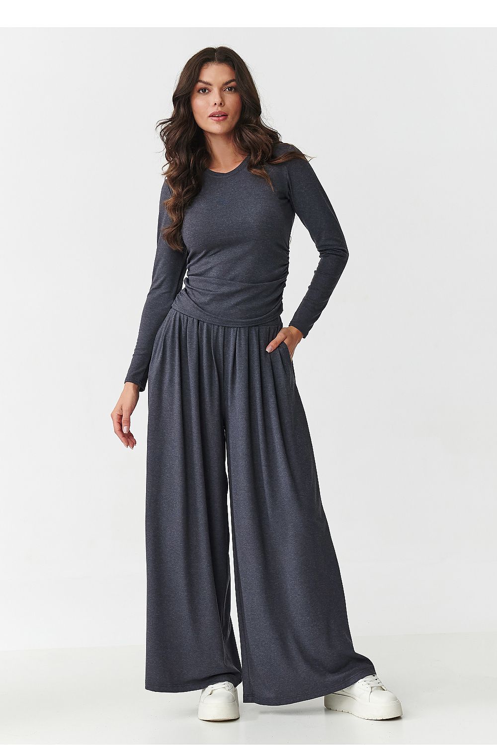 Oppdag vårt utvalg av stilfulle Svart Sett Makadamia til dame i ulike størrelser og kvalitetsmaterialer – perfekte til jobb, fritid og alle dager. Rask levering og gode priser hos MS Stylehaven. se mer!