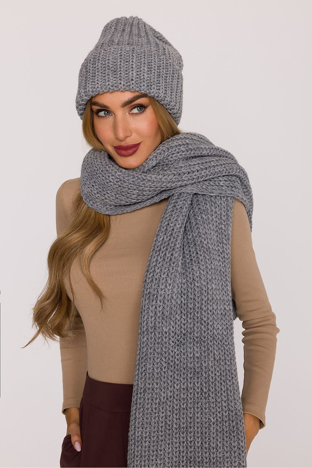 Oppdag vårt utvalg av stilfulle Beige Kapp Moe til dame i ulike størrelser og kvalitetsmaterialer , perfekte til jobb; fritid og alle dager. Rask levering og gode priser hos MS Stylehaven. se mer!