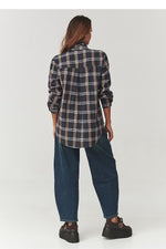 Oppdag vårt utvalg av stilfulle Flerfarget 3 Langermet skjorte Makadamia til dame i ulike størrelser og kvalitetsmaterialer – perfekte til jobb, fritid og alle dager. Rask levering og gode priser hos MS Stylehaven. se mer!