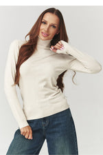 Oppdag vårt utvalg av stilfulle Beige Makadamia-høyhalskrage til dame i ulike størrelser og kvalitetsmaterialer – perfekte til jobb; fritid og alle dager. Rask levering og gode priser hos MS Stylehaven. se mer!