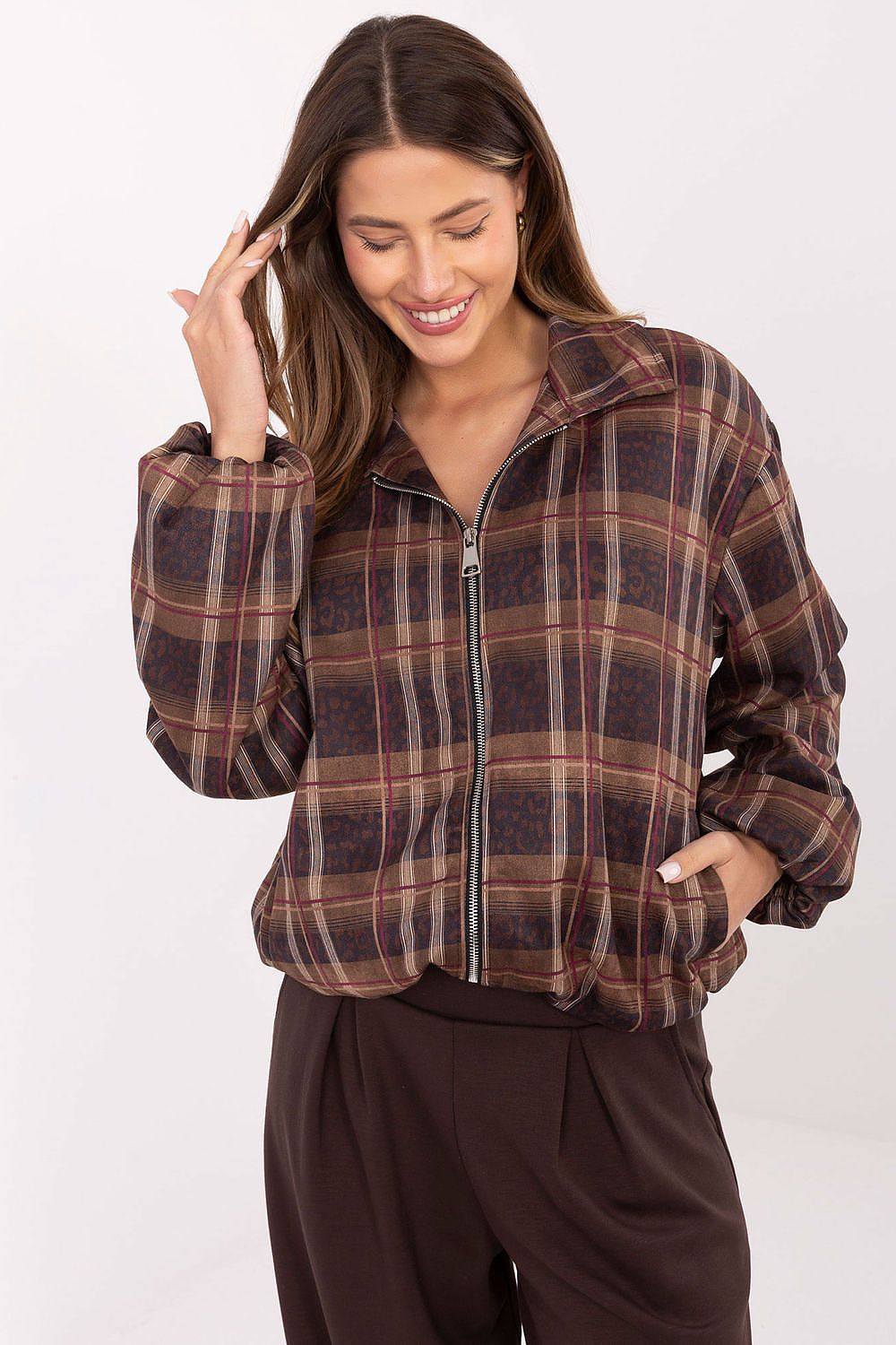 Oppdag vårt utvalg av stilfulle Brun Jakke Rue Paris til dame i ulike størrelser og kvalitetsmaterialer – perfekte til jobb, fritid og alle dager. Rask levering og gode priser hos MS Stylehaven. se mer!