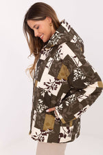 Oppdag vårt utvalg av stilfulle Beige Jakke Italia Moda til dame i ulike størrelser og kvalitetsmaterialer – perfekte til jobb, fritid og alle dager. Rask levering og gode priser hos MS Stylehaven. se mer!