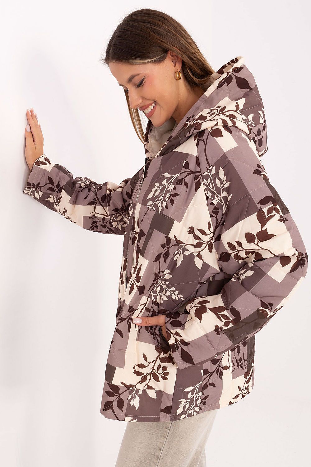 Oppdag vårt utvalg av stilfulle Rød Jakke Italia Moda til dame i ulike størrelser og kvalitetsmaterialer – perfekte til jobb, fritid og alle dager. Rask levering og gode priser hos MS Stylehaven. se mer!