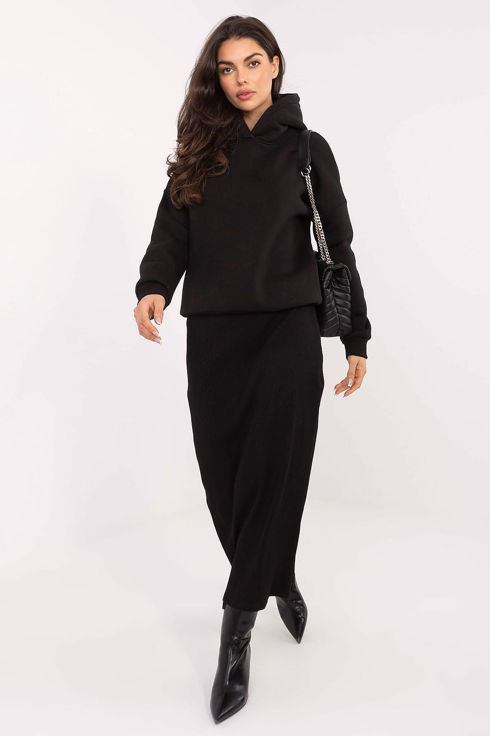 Oppdag vårt utvalg av stilfulle Svart Genser - Relevance til dame i ulike størrelser og kvalitetsmaterialer – perfekte til jobb, fritid og alle dager. Rask levering og gode priser hos MS Stylehaven. se mer!