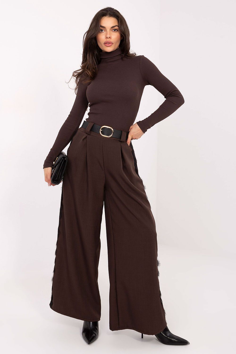 Oppdag vårt utvalg av stilfulle Brun Høyhalset genser Rue Paris til dame i ulike størrelser og kvalitetsmaterialer – perfekte til jobb, fritid og alle dager. Rask levering og gode priser hos MS Stylehaven. se mer!