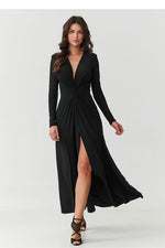 Oppdag vårt utvalg av stilfulle Svart Lang kjole Makadamia til dame i ulike størrelser og kvalitetsmaterialer – perfekte til jobb, fritid og alle dager. Rask levering og gode priser hos MS Stylehaven. se mer!