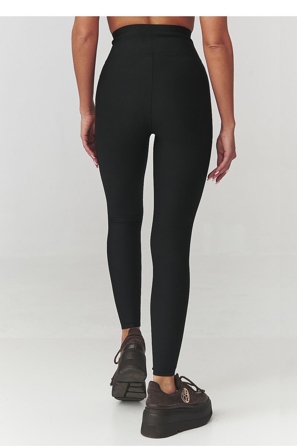  Long leggings model 220767 Makadamia 