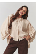  Shirt model 221048 Makadamia 