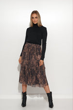 Oppdag vårt utvalg av stilfulle Svart Makadamia-høyhalskrage til dame i ulike størrelser og kvalitetsmaterialer – perfekte til jobb; fritid og alle dager. Rask levering og gode priser hos MS Stylehaven. se mer!