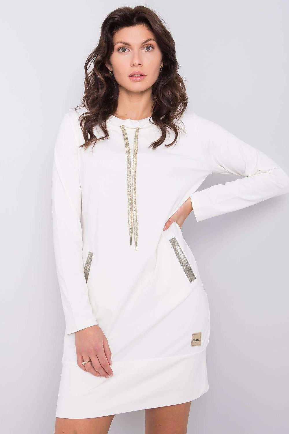 Dagkjole-Relevance til dame fra MS StyleHaven, laget av Bomull, farge beige, størrelse S/M, med long ermer, knee lengde, kjolestil shift, perfekt til casual; dress