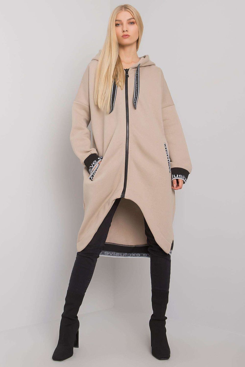 Oppdag vårt utvalg av stilfulle Beige Genser - Relevans til dame i ulike størrelser og kvalitetsmaterialer – perfekte til jobb; fritid og alle dager. Rask levering og gode priser hos MS Stylehaven. se mer!