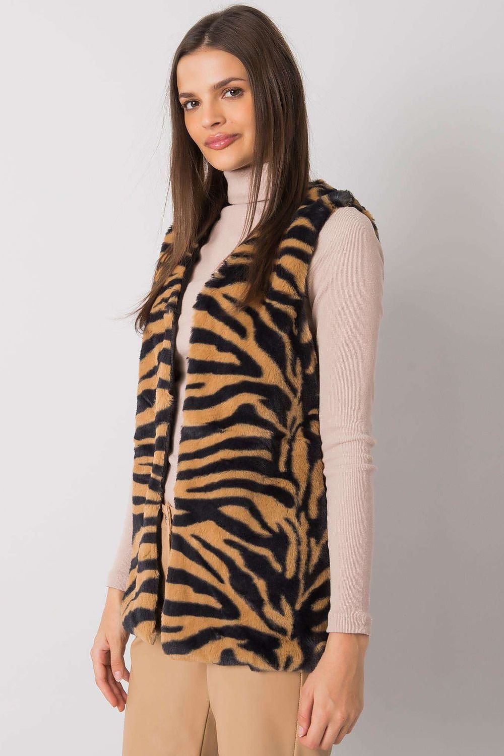 Oppdag vårt utvalg av stilfulle Beige Vest Yups til dame i ulike størrelser og kvalitetsmaterialer – perfekte til jobb, fritid og alle dager. Rask levering og gode priser hos MS Stylehaven. se mer!