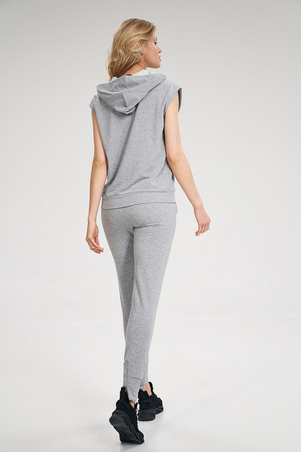 Oppdag vårt utvalg av stilfulle Marineblå Treningsbukser Figl til dame i ulike størrelser og kvalitetsmaterialer – perfekte til jobb, fritid og alle dager. Rask levering og gode priser hos MS Stylehaven. se mer!