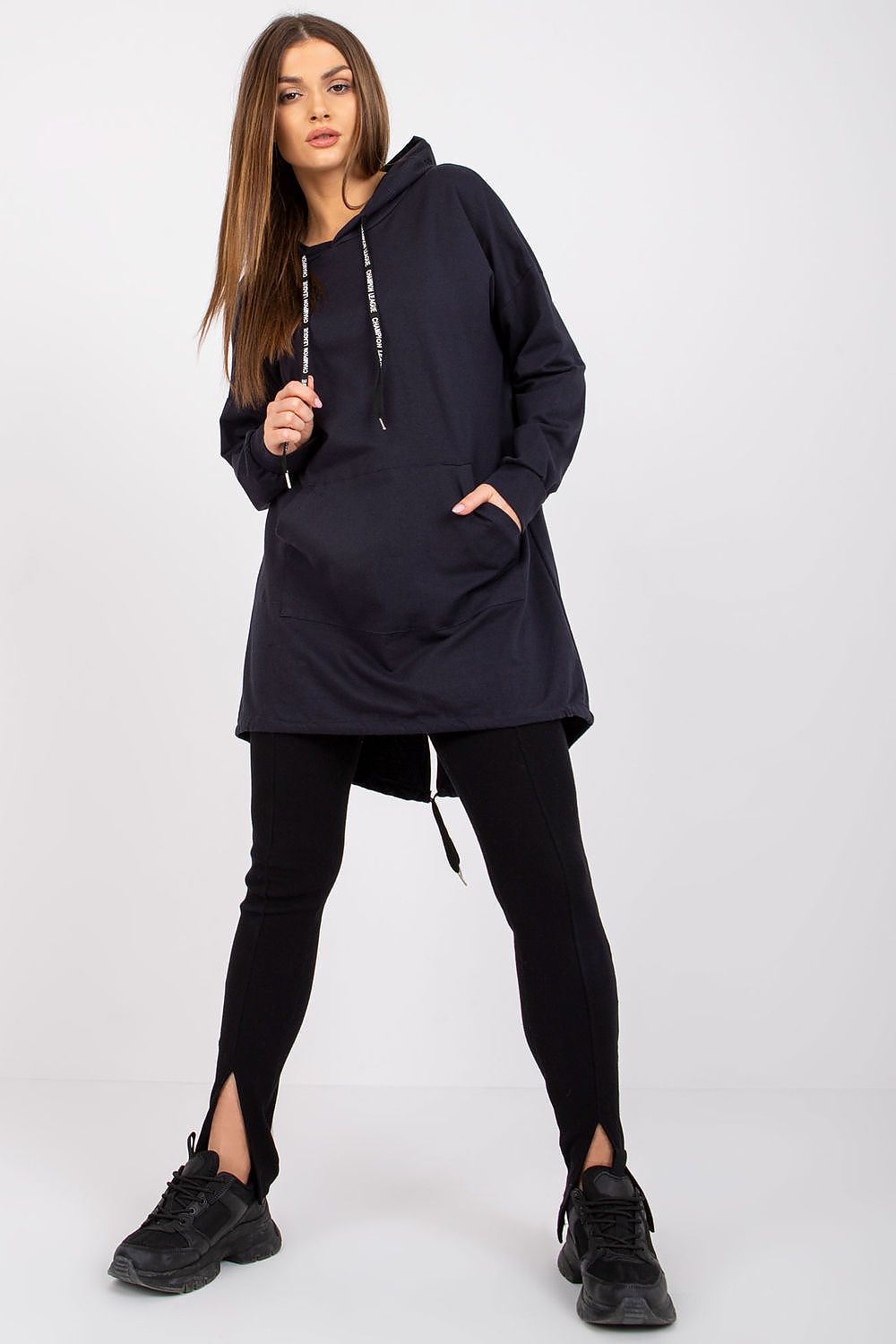 Oppdag vårt utvalg av stilfulle Marineblå Genser Italia Moda til dame i ulike størrelser og kvalitetsmaterialer – perfekte til jobb, fritid og alle dager. Rask levering og gode priser hos MS Stylehaven. se mer!