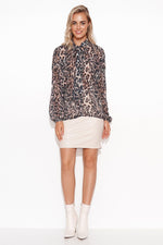 Oppdag vårt utvalg av stilfulle  Bluse Makadamia til dame i ulike størrelser og kvalitetsmaterialer – perfekte til jobb, fritid og alle dager. Rask levering og gode priser hos MS Stylehaven. se mer!