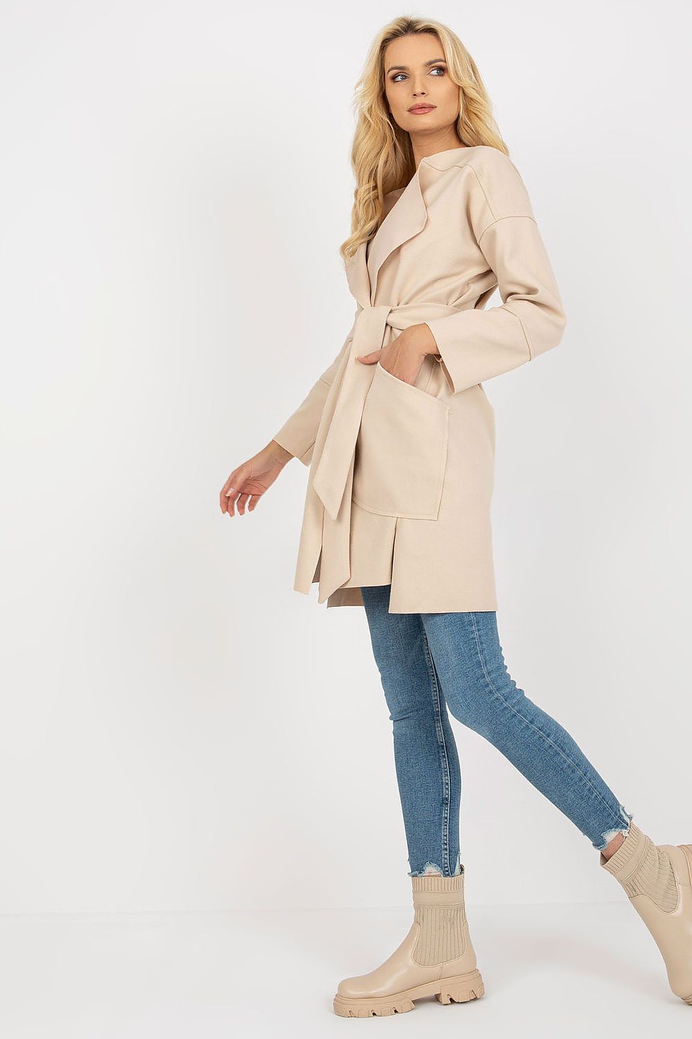 Oppdag vårt utvalg av stilfulle Beige Frakk Och Bella til dame i ulike størrelser og kvalitetsmaterialer – perfekte til jobb; fritid og alle dager. Rask levering og gode priser hos MS Stylehaven. se mer!