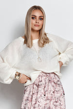 Oppdag vårt utvalg av stilfulle Beige Jumper Makadamia til dame i ulike størrelser og kvalitetsmaterialer – perfekte til jobb; fritid og alle dager. Rask levering og gode priser hos MS Stylehaven. se mer!