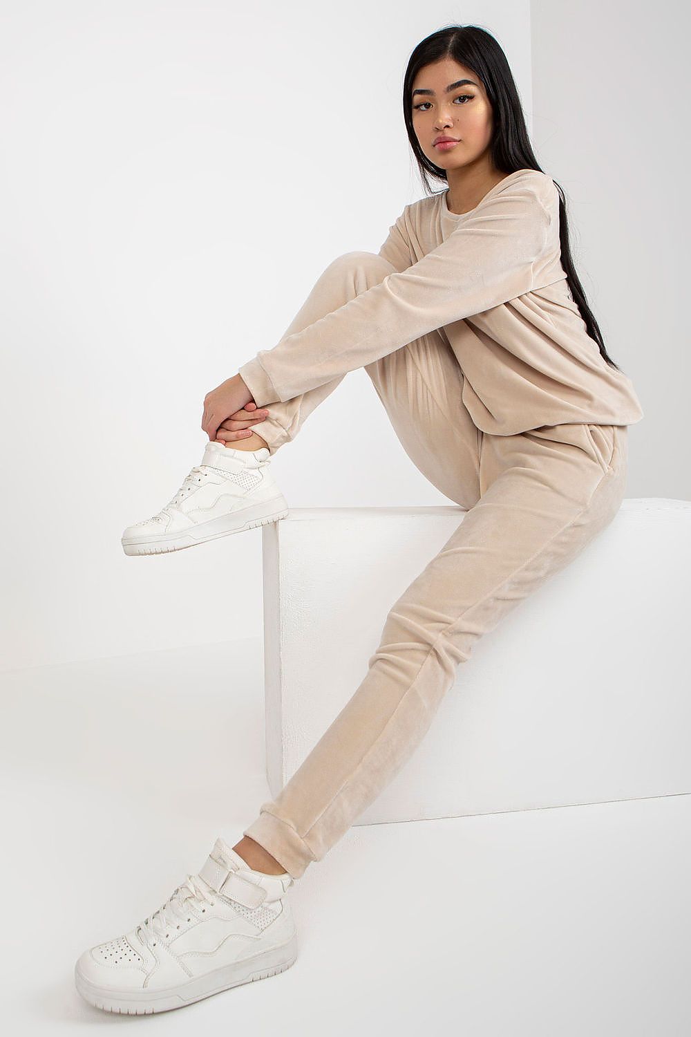 Oppdag vårt utvalg av stilfulle Beige Sett Rue Paris til dame i ulike størrelser og kvalitetsmaterialer - perfekte til jobb; fritid og alle dager. Rask levering og gode priser hos MS Stylehaven. se mer!