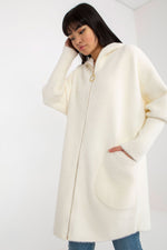 Oppdag vårt utvalg av stilfulle Beige Frakk MBM til dame i ulike størrelser og kvalitetsmaterialer – perfekte til jobb; fritid og alle dager. Rask levering og gode priser hos MS Stylehaven. se mer!