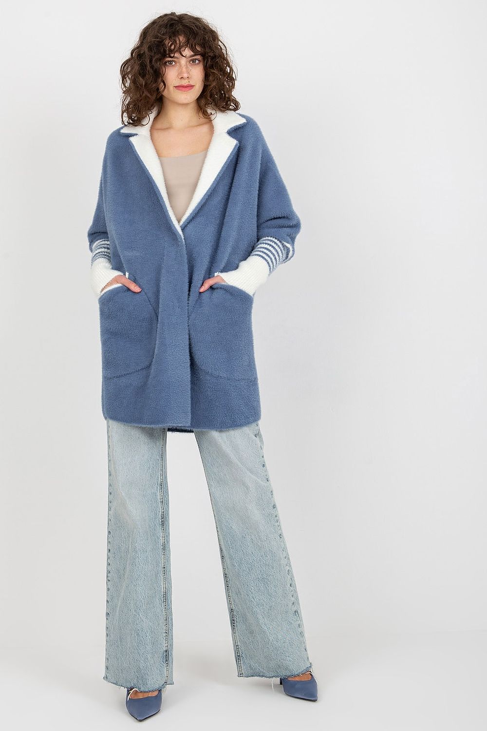 Oppdag vårt utvalg av stilfulle Blå Frakk MBM til dame i ulike størrelser og kvalitetsmaterialer – perfekte til jobb, fritid og alle dager. Rask levering og gode priser hos MS Stylehaven. se mer!