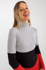 Oppdag vårt utvalg av stilfulle  Høyhalset genser – Relevance til dame i ulike størrelser og kvalitetsmaterialer – perfekte til jobb, fritid og alle dager. Rask levering og gode priser hos MS Stylehaven. se mer!