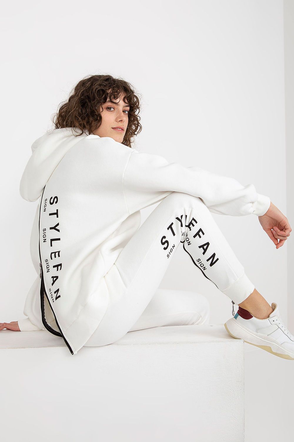 Oppdag vårt utvalg av stilfulle  Sett Ex Moda til dame i ulike størrelser og kvalitetsmaterialer – perfekte til jobb; fritid og alle dager. Rask levering og gode priser hos MS Stylehaven. se mer!