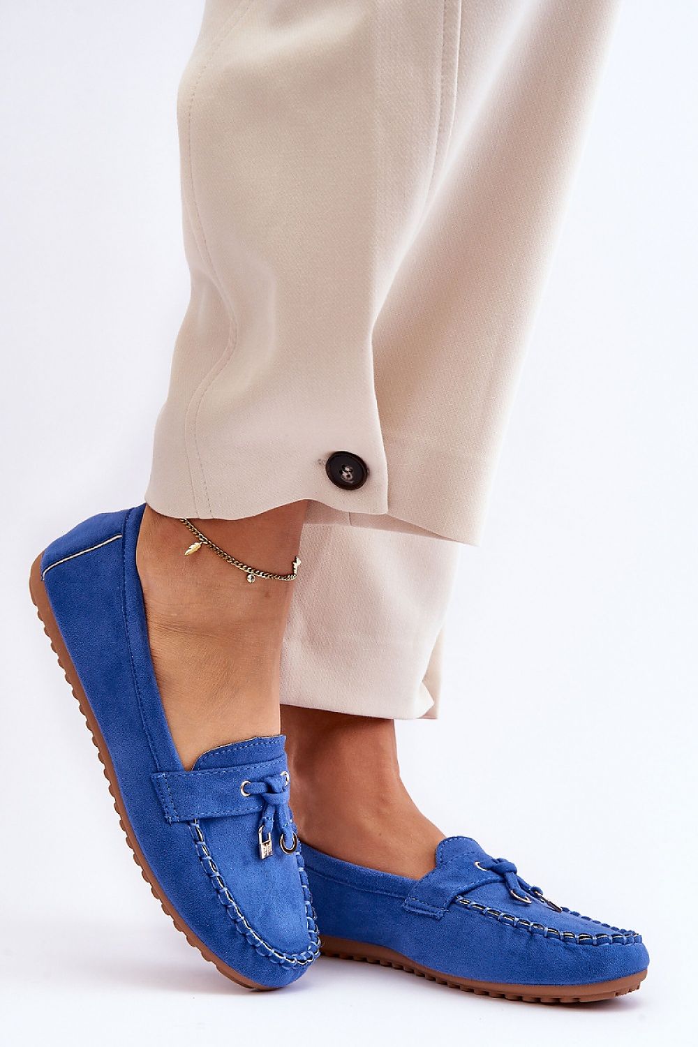 Mocassin Step in Style til dame fra MS StyleHaven, laget av polyester, med detaljer i suede; faux-leather, farge Blå, størrelse 36, med long ermer, hælhøyde flat, skostørrelse 36; 37; 38; 39; 40; 41, perfekt til casual