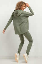 Oppdag vårt utvalg av stilfulle Grønn Genser Tessita til dame i ulike størrelser og kvalitetsmaterialer – perfekte til jobb; fritid og alle dager. Rask levering og gode priser hos MS Stylehaven. se mer!