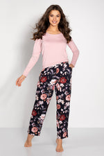 Pyjamas Momenti Per Me til dame fra MS StyleHaven, laget av Viskose; Elastan-1; Bomull, farge Rosa, størrelse s, med long ermer, perfekt til casual; dress