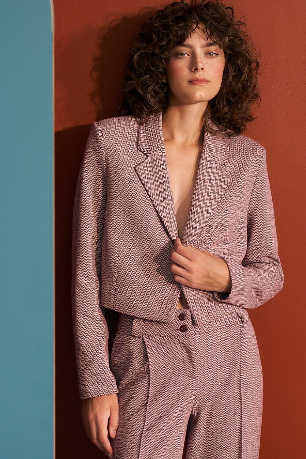 Jakke Nife til dame fra MS StyleHaven, laget av polyester; Viskose, farge Rød, størrelse 42, med long ermer, perfekt til casual; dress