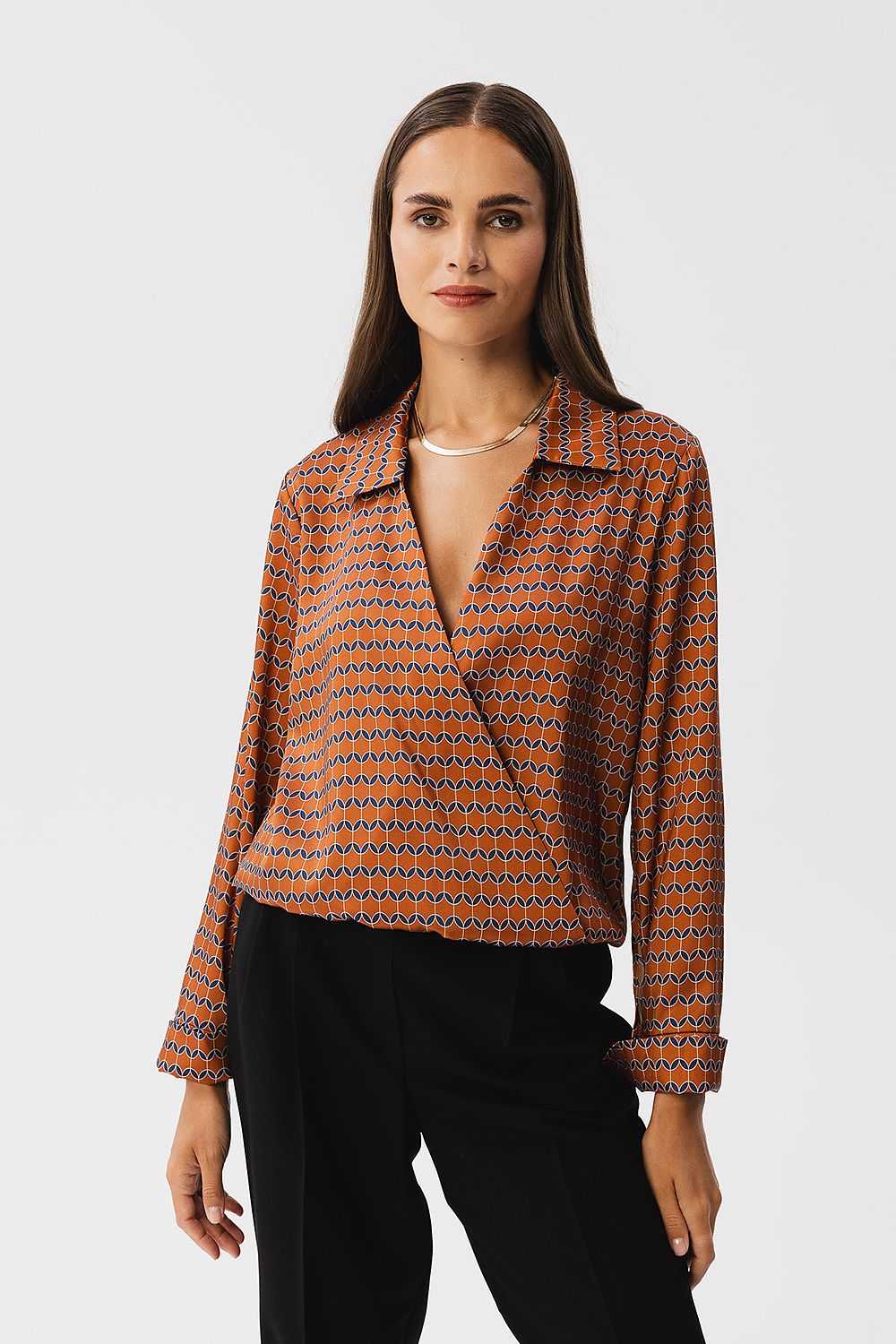 Bluse Stylove til dame fra MS StyleHaven, laget av polyester, farge Brun, størrelse s, med long ermer, perfekt til dress