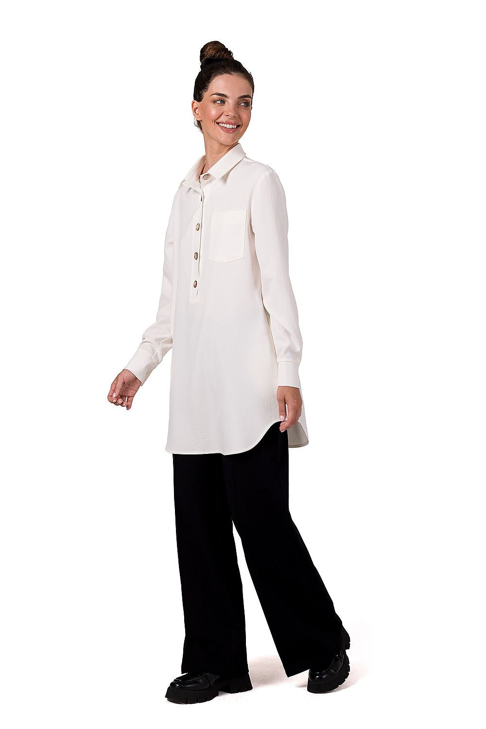 Tunika BeWear til dame fra MS StyleHaven, laget av polyester, farge beige, størrelse L/XL, med long ermer, perfekt til dress