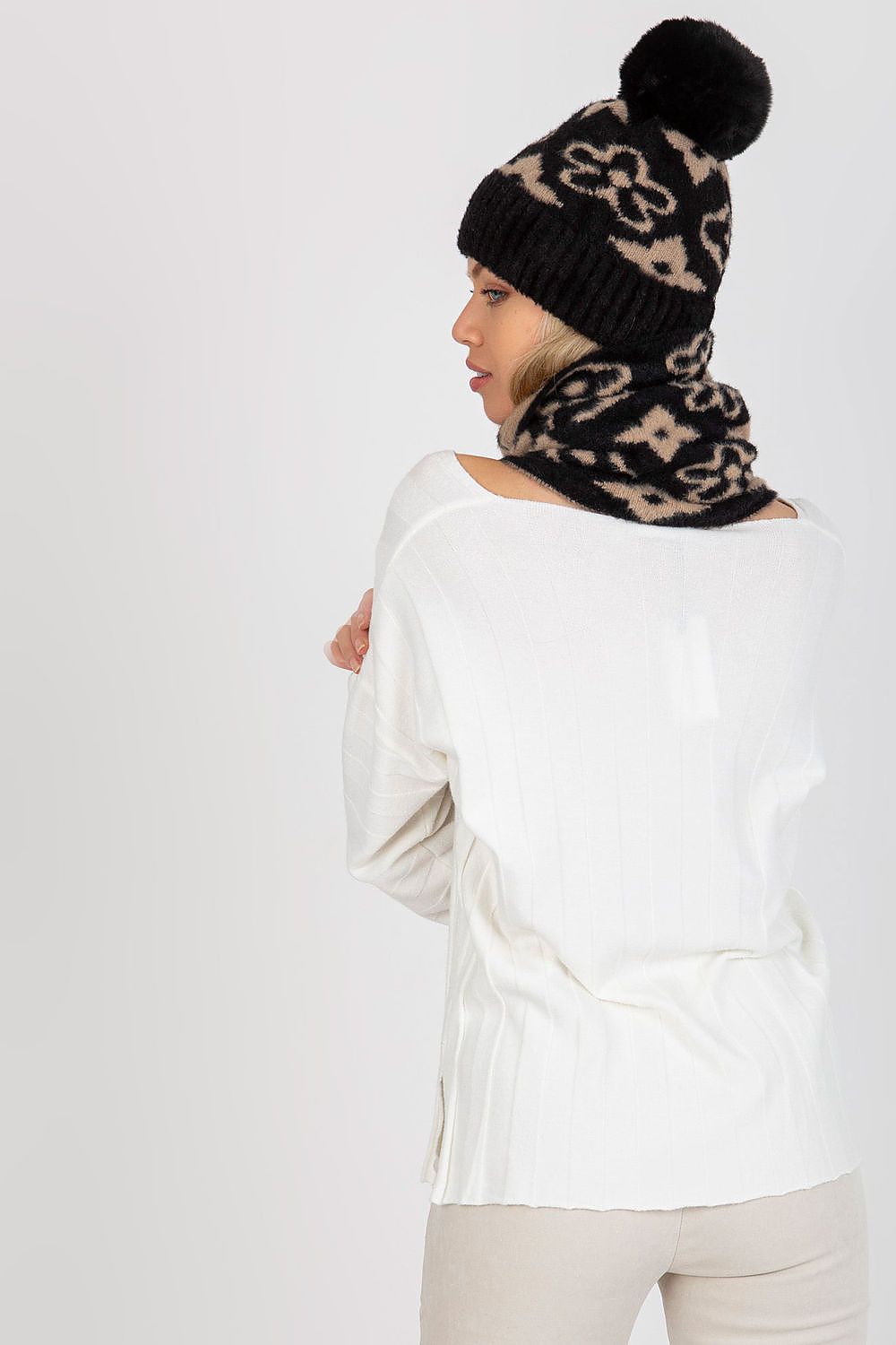 Oppdag vårt utvalg av stilfulle  Infinity-skjerf på til dame i ulike størrelser og kvalitetsmaterialer – perfekte til jobb, fritid og alle dager. Rask levering og gode priser hos MS Stylehaven. se mer!