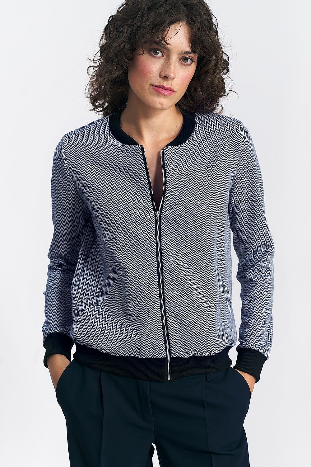 Jakke Nife til dame fra MS StyleHaven, laget av polyester; Viskose, farge Svart, størrelse 36, med long ermer, perfekt til casual; dress