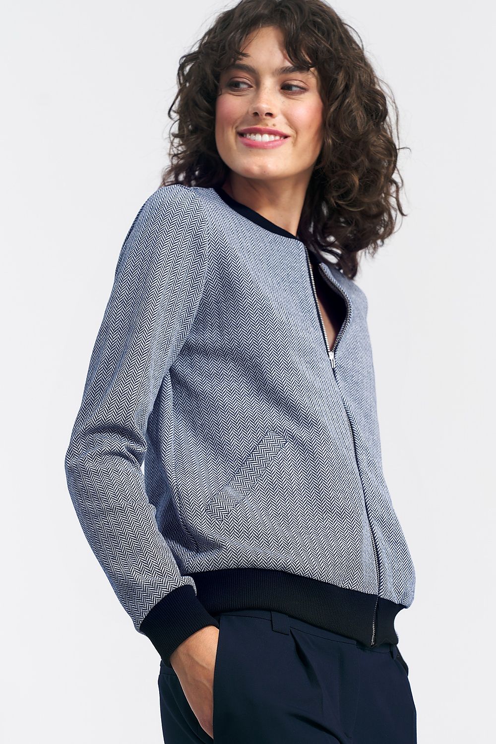 Jakke Nife til dame fra MS StyleHaven, laget av polyester; Viskose, farge Svart, størrelse 38, med long ermer, perfekt til casual; dress