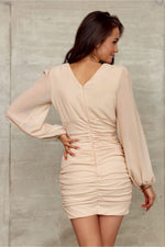 Drapert minikjole med V-utringning – Roco Fashion fra MS StyleHaven, størrelse 40, med long, bukselengde long, kjolelengde mini, kjolestil sheath; a-line