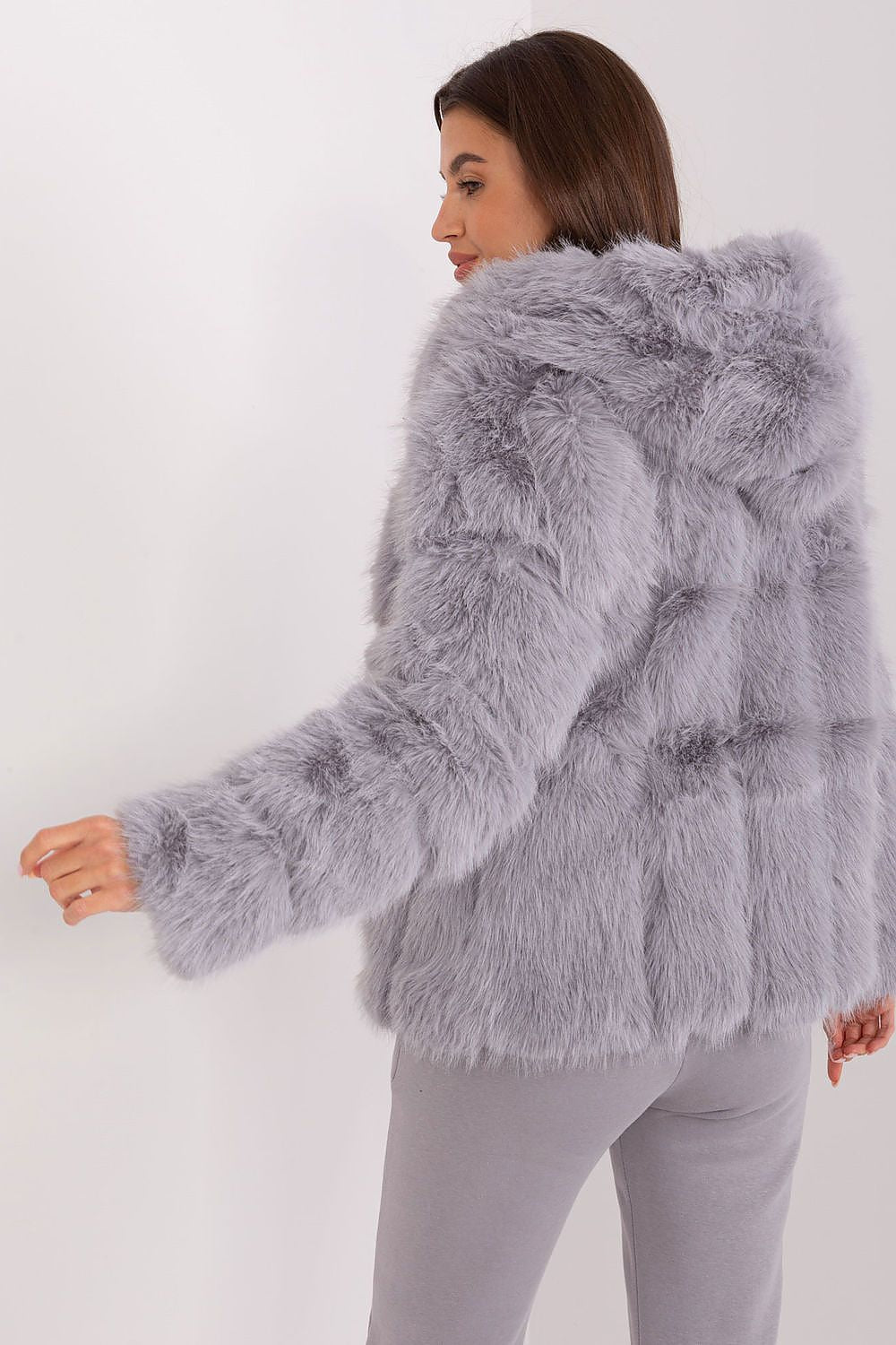 Oppdag vårt utvalg av stilfulle Grå Jakke - AT til dame i ulike størrelser og kvalitetsmaterialer – perfekte til jobb; fritid og alle dager. Rask levering og gode priser hos MS Stylehaven. se mer!